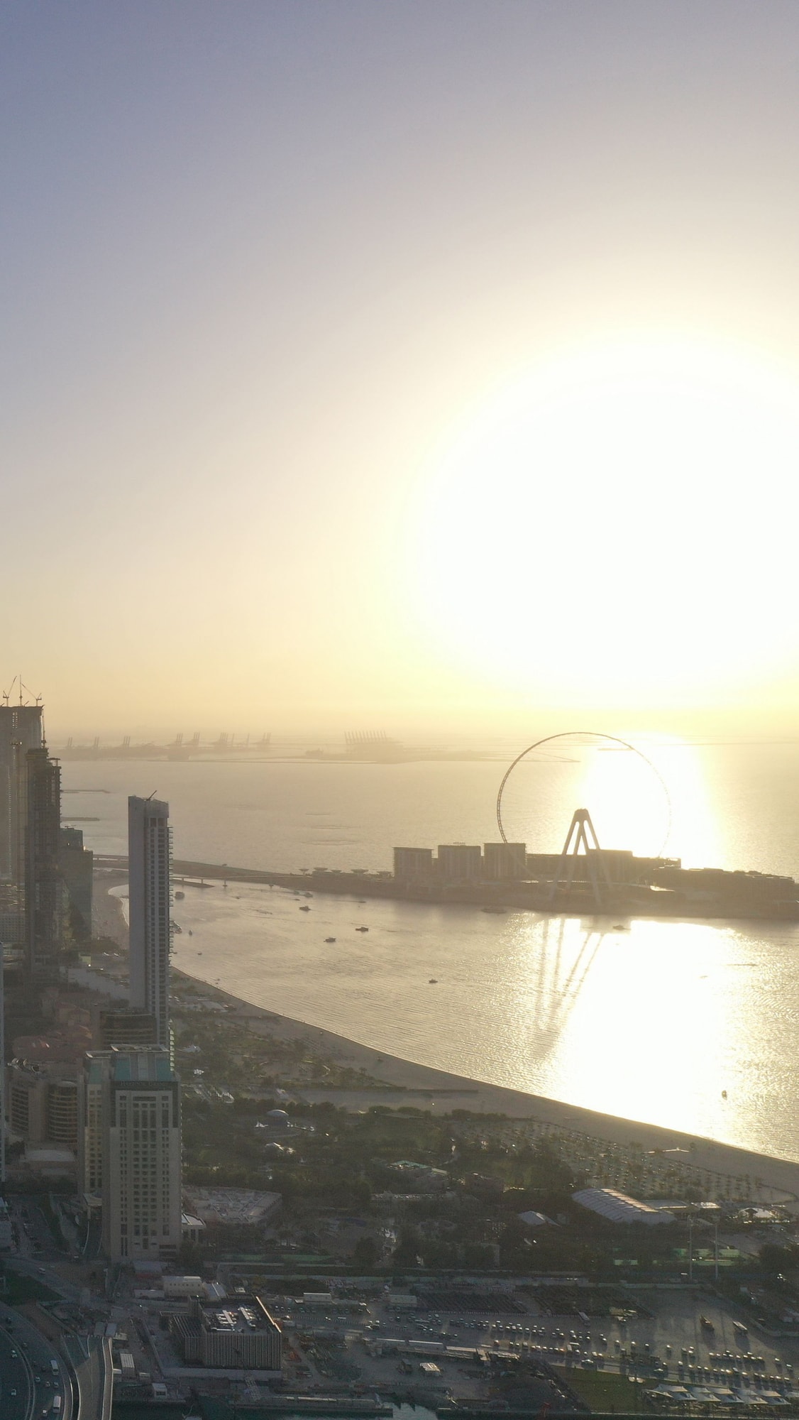 Panorama centra Dubaija noću, uvodni kadar iz zraka