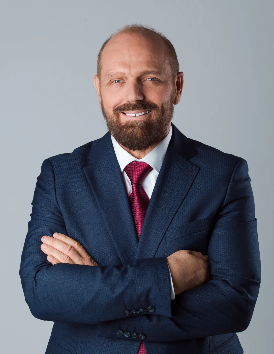 Studijski referentni portret prikazan unutar okvira koji mijenja format