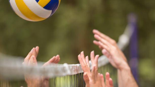 Dron leti iznad masovnog sportskog događaja